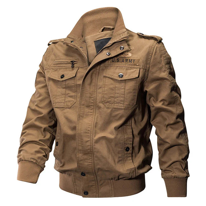 Jaqueta Aviador Masculina Romenzi RZ039, com design moderno, bolsos com lapela e fechamento em zíper. Conforto, resistência e estilo versátil.