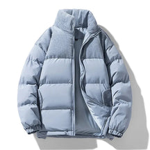 Jaqueta Bobojaco Masculina Romenzi RZ033 com forro de lã macia, modelagem ajustada e fechamento por zíper. Perfeita para elegância e conforto no inverno.