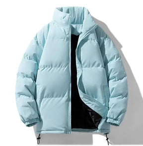 Jaqueta Bobojaco Masculina Romenzi Westcoast RZ240 com design básico e elegante. Ideal para dias frios, oferecendo conforto, proteção e durabilidade.