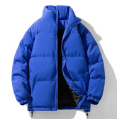 Jaqueta Bobojaco Masculina Romenzi Westcoast RZ240 com design básico e elegante. Ideal para dias frios, oferecendo conforto, proteção e durabilidade.