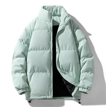 Jaqueta Bobojaco Masculina Romenzi Westcoast RZ240 com design básico e elegante. Ideal para dias frios, oferecendo conforto, proteção e durabilidade.