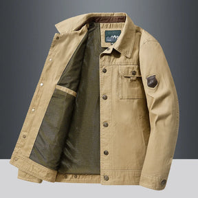 Jaqueta Bomber Masculina Romenzi Mountain RZ321 em tecido leve, respirável e com design moderno. Elegância e conforto para o dia a dia.