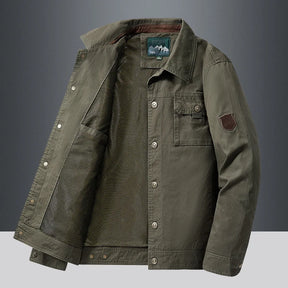 Jaqueta Bomber Masculina Romenzi Mountain RZ321 em tecido leve, respirável e com design moderno. Elegância e conforto para o dia a dia.