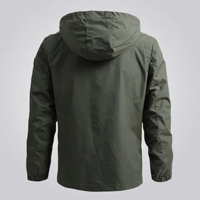 Jaqueta Corta Vento Impermeável Romenzi RZ040, tecido resistente, design ergonômico e proteção contra vento e chuva. Ideal para aventuras ao ar livre.
