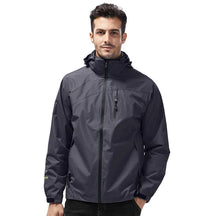 Jaqueta Corta Vento Masculina Romenzi Pulse RZ231 em cinza claro, design moderno e proteção contra chuva e vento.