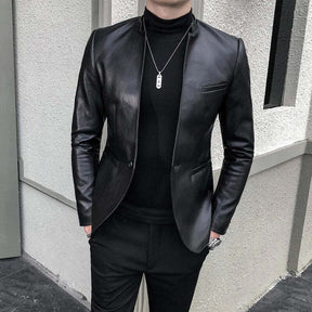 Jaqueta de Couro Masculina Romenzi RZ150 com design clássico, couro premium e costuras reforçadas para um estilo sofisticado.