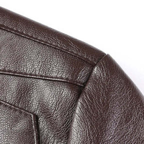 Jaqueta de Couro Masculina Romenzi RZ151 com design clássico, couro premium e caimento perfeito para um estilo sofisticado.