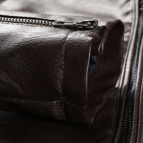 Jaqueta de Couro Masculina Romenzi RZ151 com design clássico, couro premium e caimento perfeito para um estilo sofisticado.
