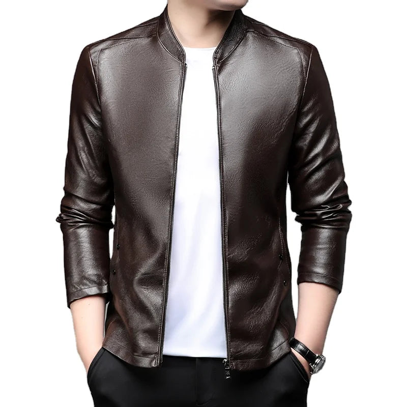 Jaqueta de Couro Masculina Romenzi RZ151 com design clássico, couro premium e caimento perfeito para um estilo sofisticado.