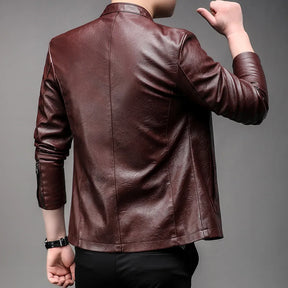 Jaqueta de Couro Masculina Romenzi RZ151 com design clássico, couro premium e caimento perfeito para um estilo sofisticado.