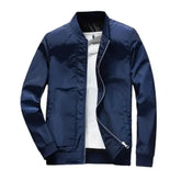 Jaqueta Impermeável Masculina Romenzi RZ029 com design versátil, proteção térmica e resistência a chuva e vento.