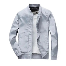 Jaqueta Impermeável Masculina Romenzi RZ029 com design versátil, proteção térmica e resistência a chuva e vento.
