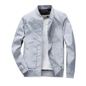 Jaqueta Impermeável Masculina Romenzi RZ029 com design versátil, proteção térmica e resistência a chuva e vento.