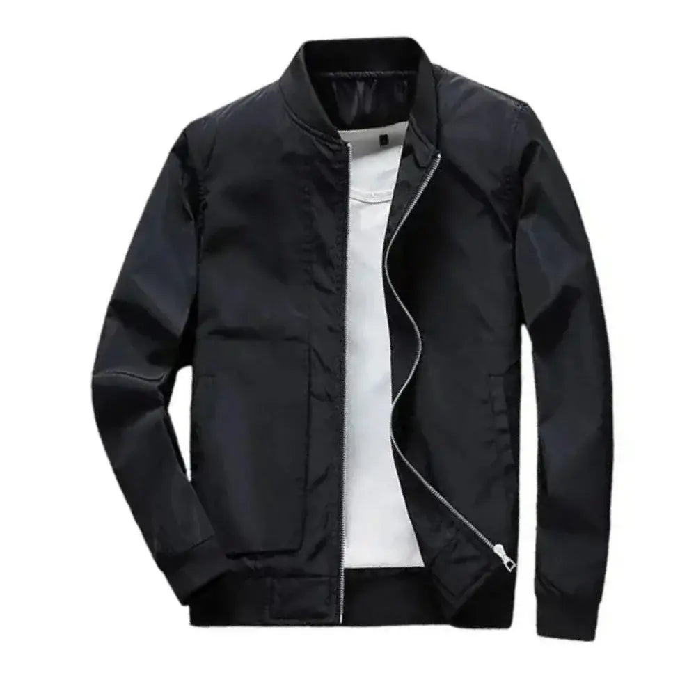 Jaqueta Impermeável Masculina Romenzi RZ029 com design versátil, proteção térmica e resistência a chuva e vento.