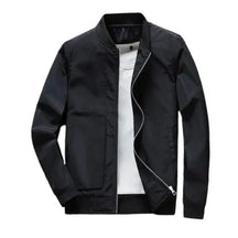 Jaqueta Impermeável Masculina Romenzi RZ029 com design versátil, proteção térmica e resistência a chuva e vento.
