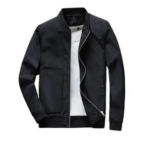 Jaqueta Impermeável Masculina Romenzi RZ029 com design versátil, proteção térmica e resistência a chuva e vento.