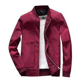 Jaqueta Impermeável Masculina Romenzi RZ029 com design versátil, proteção térmica e resistência a chuva e vento.