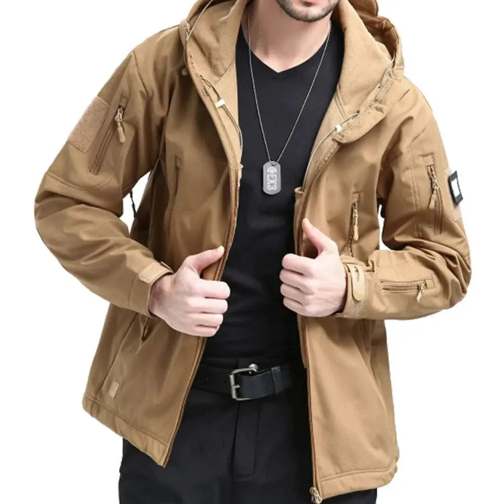Jaqueta Impermeável Masculina Romenzi RZ165 com design moderno, impermeável e confortável para dias de chuva.
