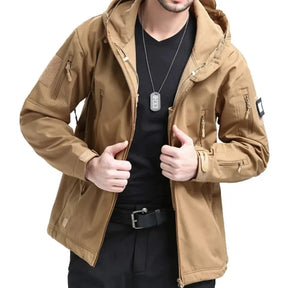 Jaqueta Impermeável Masculina Romenzi RZ165 com design moderno, impermeável e confortável para dias de chuva.