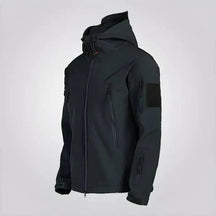 Jaqueta Impermeável Masculina Romenzi RZ165 com design moderno, impermeável e confortável para dias de chuva.