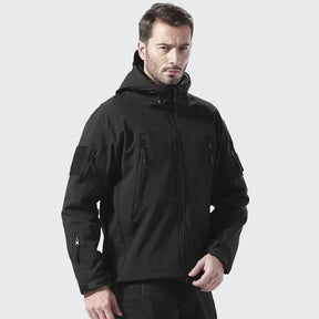 Jaqueta Impermeável Masculina Romenzi RZ165 com design moderno, impermeável e confortável para dias de chuva.