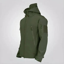 Jaqueta Impermeável Masculina Romenzi RZ165 com design moderno, impermeável e confortável para dias de chuva.