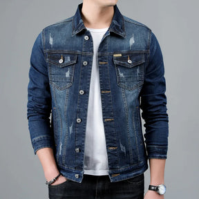 Jaqueta Jeans Denim Masculina Romenzi RZ153, confeccionada em material premium com costuras reforçadas e ajuste refinado para estilo clássico e durável.
