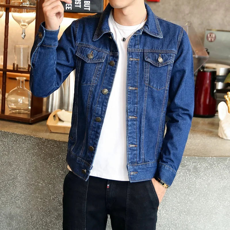 Jaqueta Jeans Masculina Casual Romenzi RZ159 em tecido denim premium, combinando proteção, conforto e estilo para diversas ocasiões.