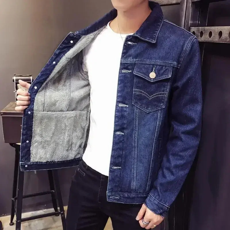 Jaqueta Jeans Masculina Romenzi Casual RZ232, design moderno, elegância e conforto com excelente isolamento térmico.