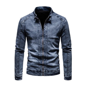 Jaqueta Jeans Masculina Romenzi City RZ247 com design contemporâneo, materiais premium e versatilidade. Perfeita para conforto e elegância em diversas ocasiões.
