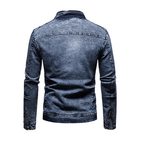 Jaqueta Jeans Masculina Romenzi City RZ247 com design contemporâneo, materiais premium e versatilidade. Perfeita para conforto e elegância em diversas ocasiões.
