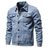 Jaqueta Jeans Masculina Romenzi Classic RZ230 com detalhes sofisticados, design atemporal e materiais de alta qualidade para versatilidade e elegância.