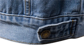 Jaqueta Jeans Masculina Romenzi Classic RZ230 com detalhes sofisticados, design atemporal e materiais de alta qualidade para versatilidade e elegância.