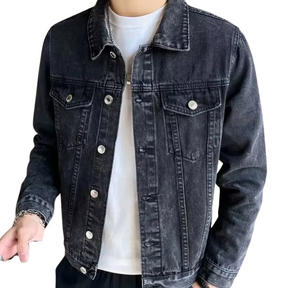 Jaqueta Jeans Masculina Romenzi Denim RZ244 com botões exclusivos e design único. Perfeita para estilo, conforto e versatilidade em diversas ocasiões.