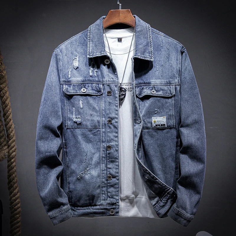 Jaqueta Jeans Masculina Romenzi Legacy RZ242 com design detalhado, tecido premium e estilo versátil. Perfeita para conforto e sofisticação em qualquer ambiente.
