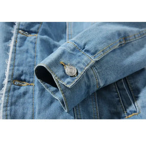 Jaqueta Jeans Masculina Romenzi Modern RZ245 com design clássico e moderno, tecidos premium e estilo versátil. Conforto e elegância em qualquer ocasião.