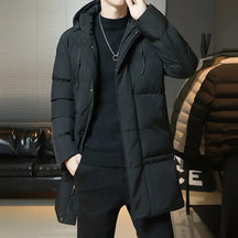Jaqueta Longa Puffer Masculina Romenzi RZ145 com acolchoamento térmico, tecido impermeável e design refinado para proteção e estilo no inverno.