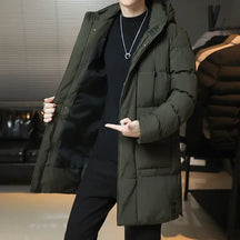 Jaqueta Longa Puffer Masculina Romenzi RZ145 com acolchoamento térmico, tecido impermeável e design refinado para proteção e estilo no inverno.