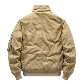 Jaqueta Masculina Acolchoada Adventure Romenzi RZ214 com forro acolchoado, confortável, resistente e ideal para dias frios e ocasiões elegantes.