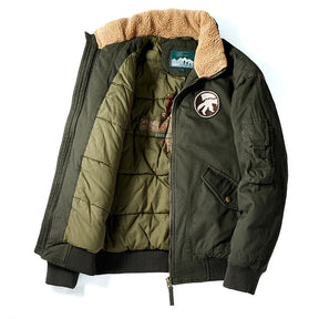 Jaqueta Masculina Acolchoada Adventure Romenzi RZ214 com forro acolchoado, confortável, resistente e ideal para dias frios e ocasiões elegantes.
