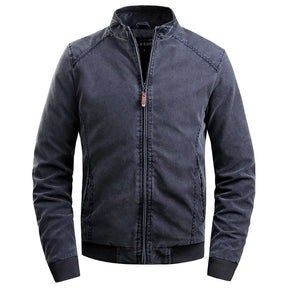 Jaqueta Masculina Acolchoada Romenzi RZ035 com tecido impermeável, modelagem estruturada e costuras reforçadas. Conforto e proteção em qualquer ocasião.
