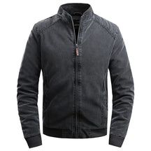 Jaqueta Masculina Acolchoada Romenzi RZ035 com tecido impermeável, modelagem estruturada e costuras reforçadas. Conforto e proteção em qualquer ocasião.