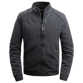 Jaqueta Masculina Acolchoada Romenzi RZ035 com tecido impermeável, modelagem estruturada e costuras reforçadas. Conforto e proteção em qualquer ocasião.