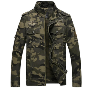 Jaqueta Masculina Camuflada Romenzi RZ185 com estampa resistente, conforto térmico e estilo sofisticado.
