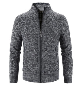Jaqueta Masculina Casual Crochet Romenzi RZ219 com forro acolchoado, zíper durável e ajuste confortável, ideal para aquecimento e estilo em dias frios.