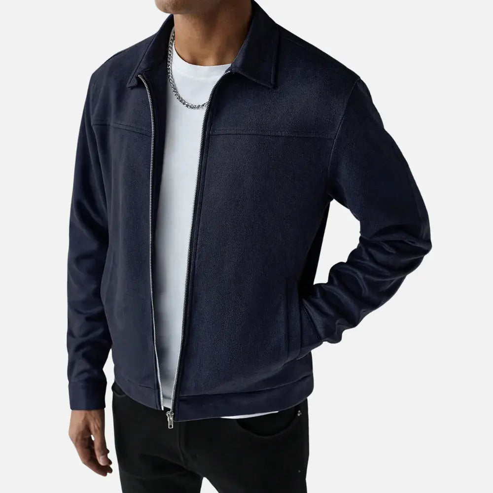 Jaqueta Masculina Casual Romenzi RZ026 com fechamento frontal por zíper, mangas longas e estilo moderno. Conforto e sofisticação para o dia a dia.
