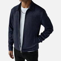 Jaqueta Masculina Casual Romenzi RZ026 com fechamento frontal por zíper, mangas longas e estilo moderno. Conforto e sofisticação para o dia a dia.