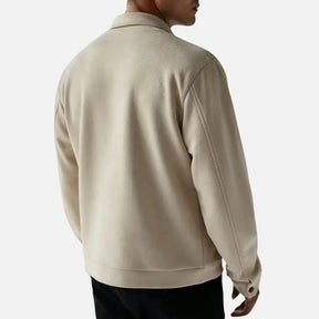Jaqueta Masculina Casual Romenzi RZ026 com fechamento frontal por zíper, mangas longas e estilo moderno. Conforto e sofisticação para o dia a dia.