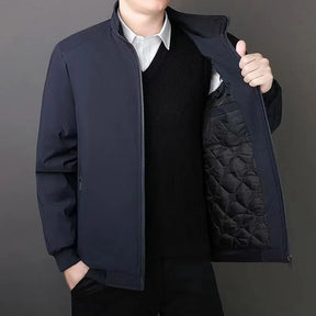 Jaqueta Masculina Cold Sweden Romenzi RZ169 com forro acolchoado, tecido macio e design resistente para proteção e estilo.