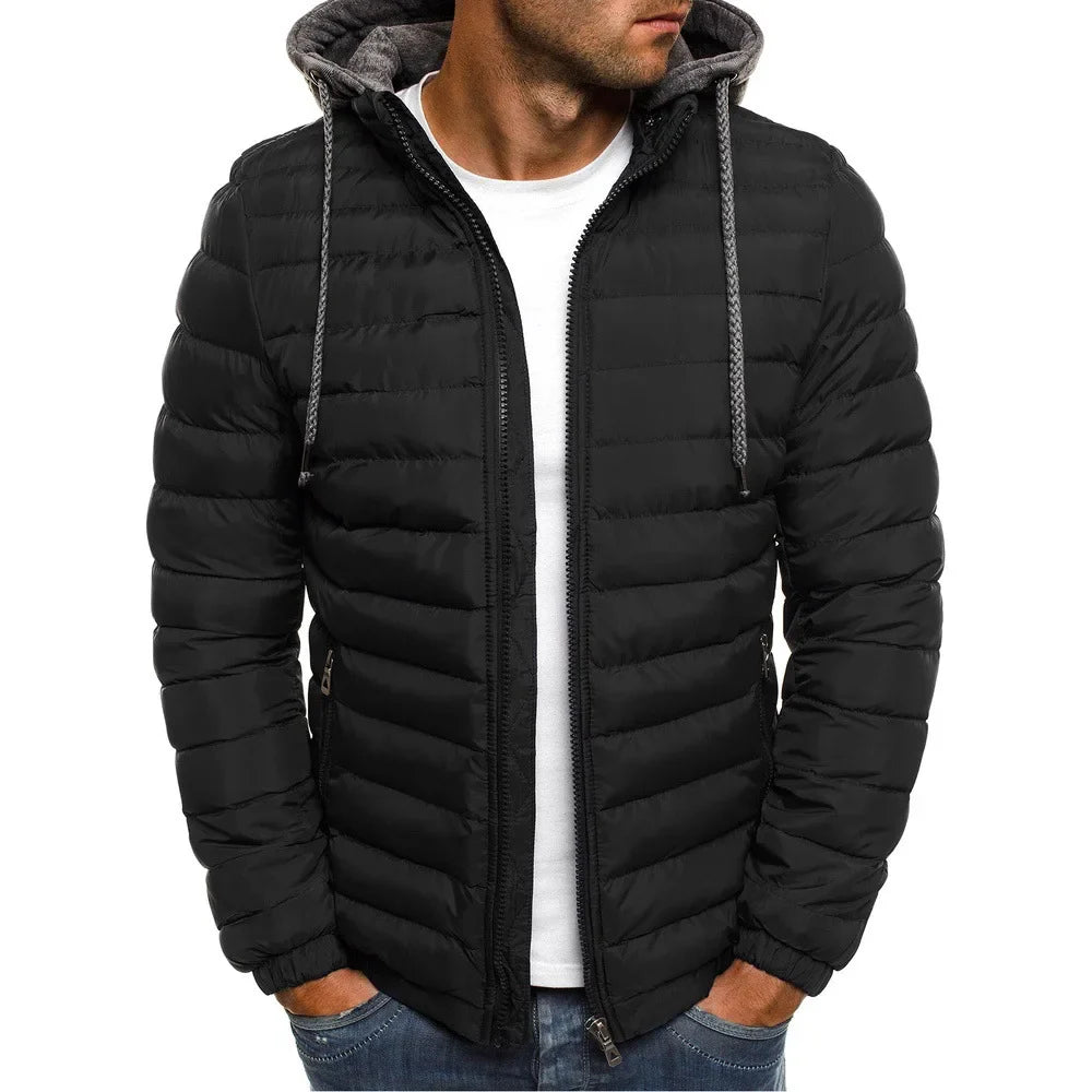 Jaqueta Masculina com Capuz Romenzi RZ137 com design minimalista, fecho de zíper reforçado e isolamento térmico, perfeita para elegância e conforto.